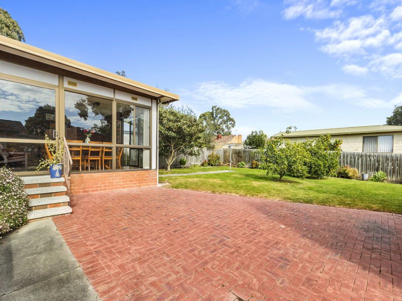 18 Glenice Avenue, Blackburn South image 11