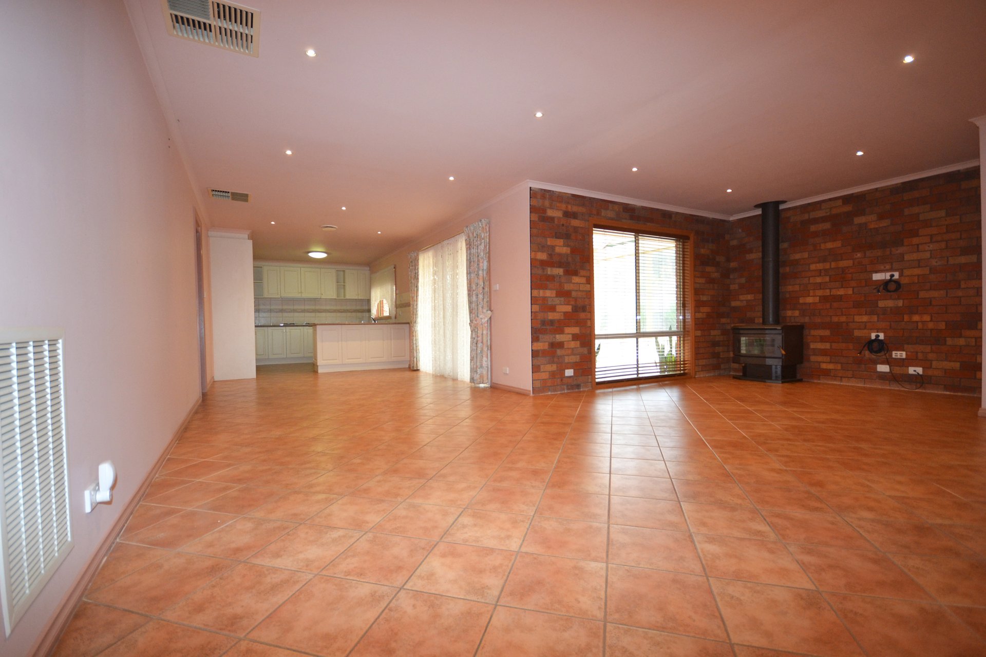 18 Goldentree Drive, Chirnside Park image 5
