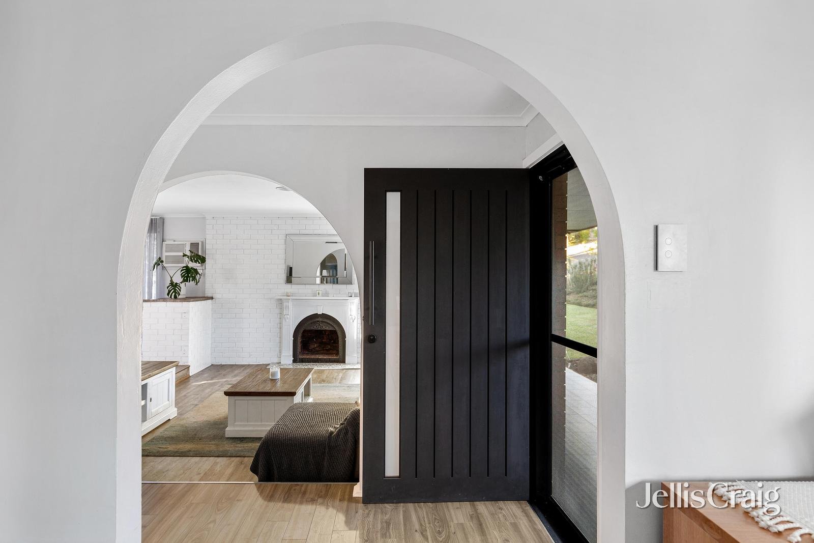 18 Goonyah Court, Greensborough image 2