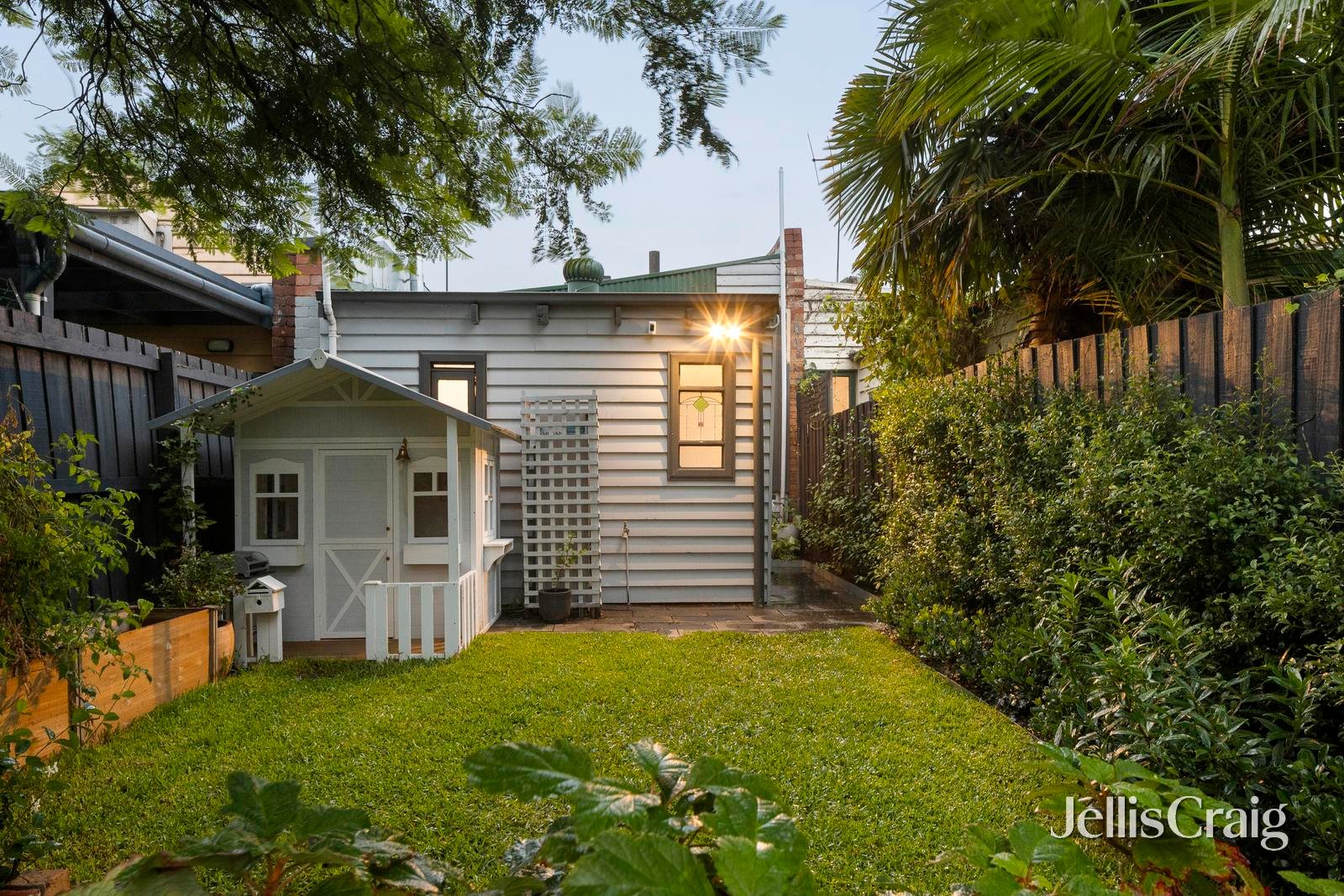 18 Gordon Grove, Northcote image 10