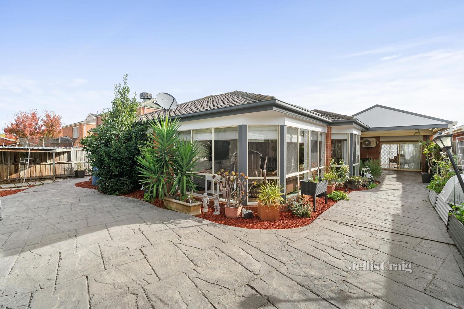 18 Grandiflora Grove, Bundoora image 10