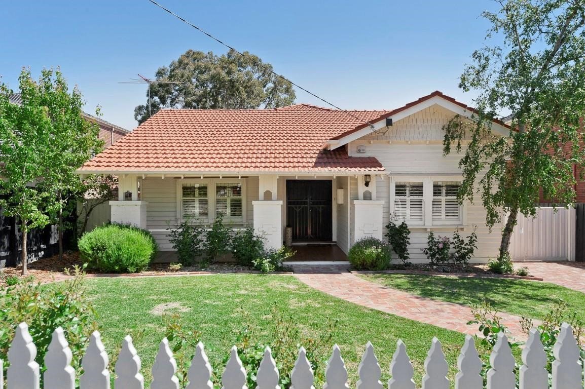 18 Grandview Avenue, Glen&nbsp;Iris image 1