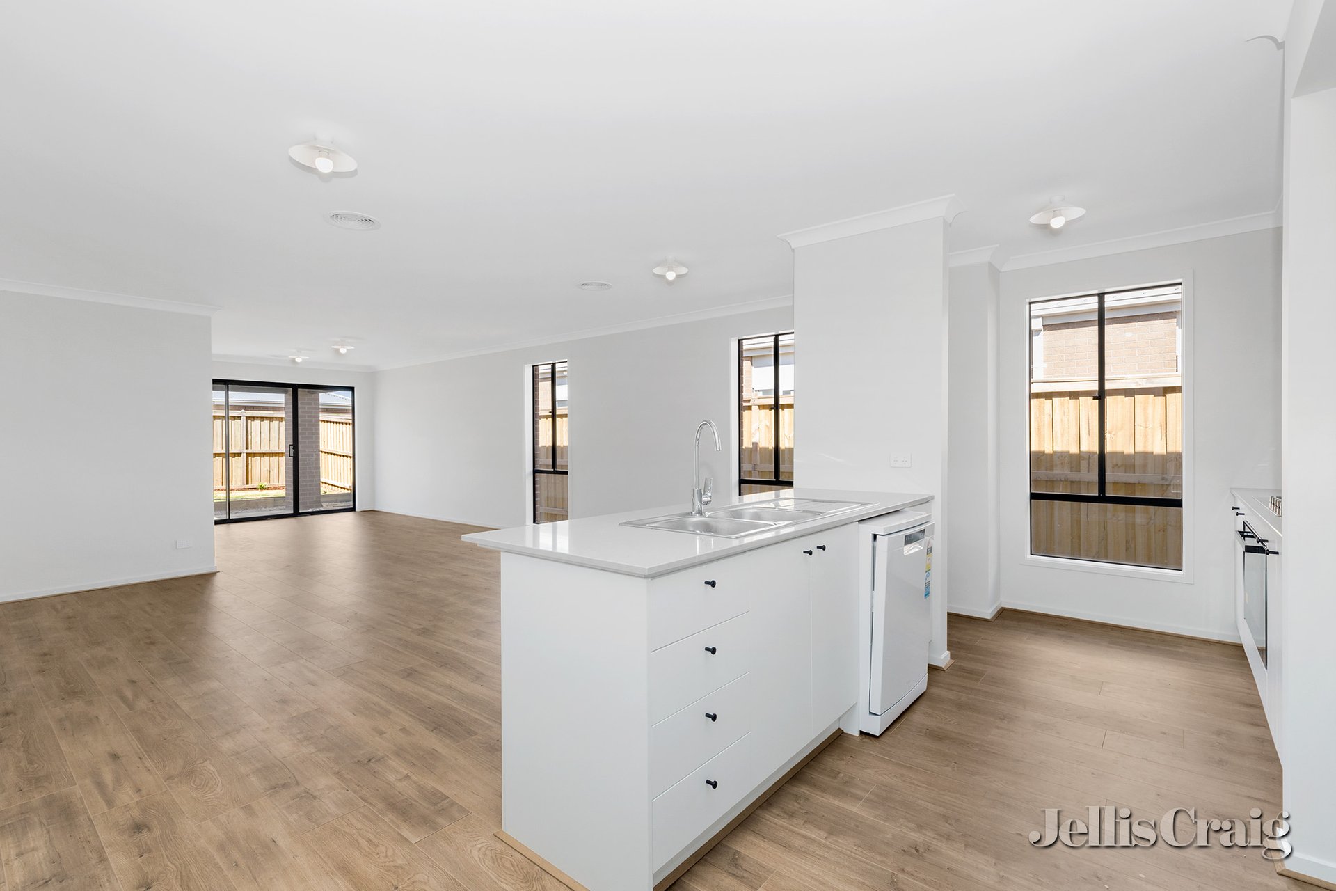 18 Grassy Street, Winter&nbsp;Valley image 3