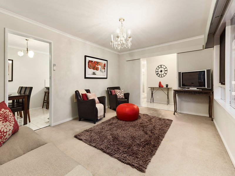 1/8 Halls Parade, Mitcham image 2