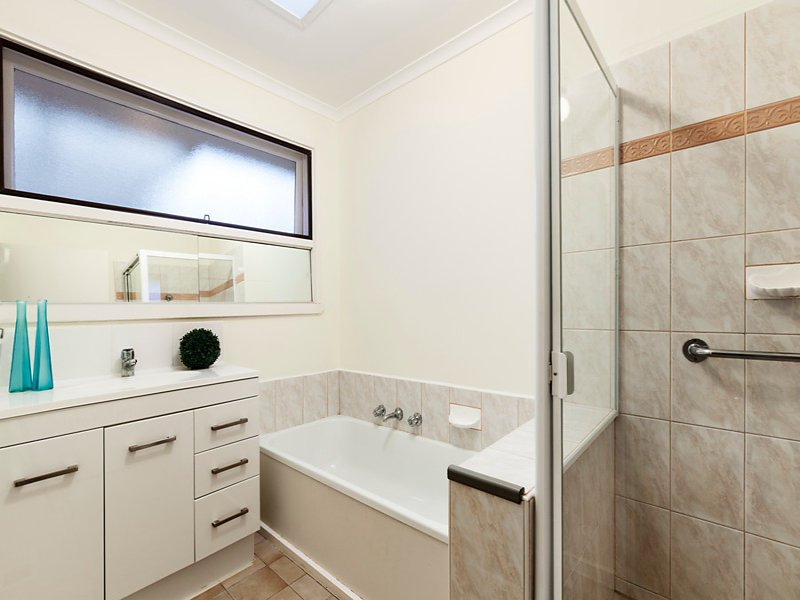 1/8 Halls Parade, Mitcham image 7