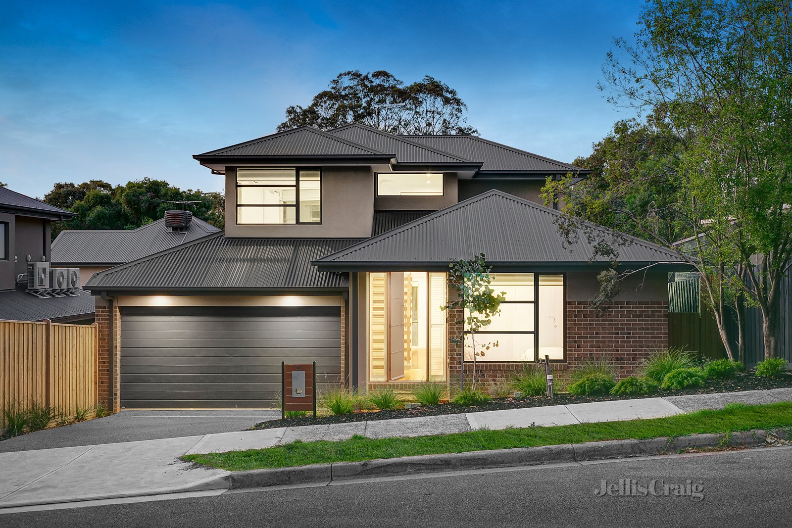 18 Heather Grove, Briar Hill image 1