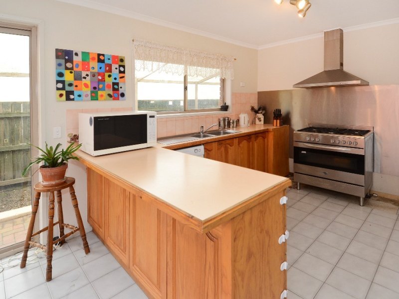 18 Henderson Drive, Lara image 4