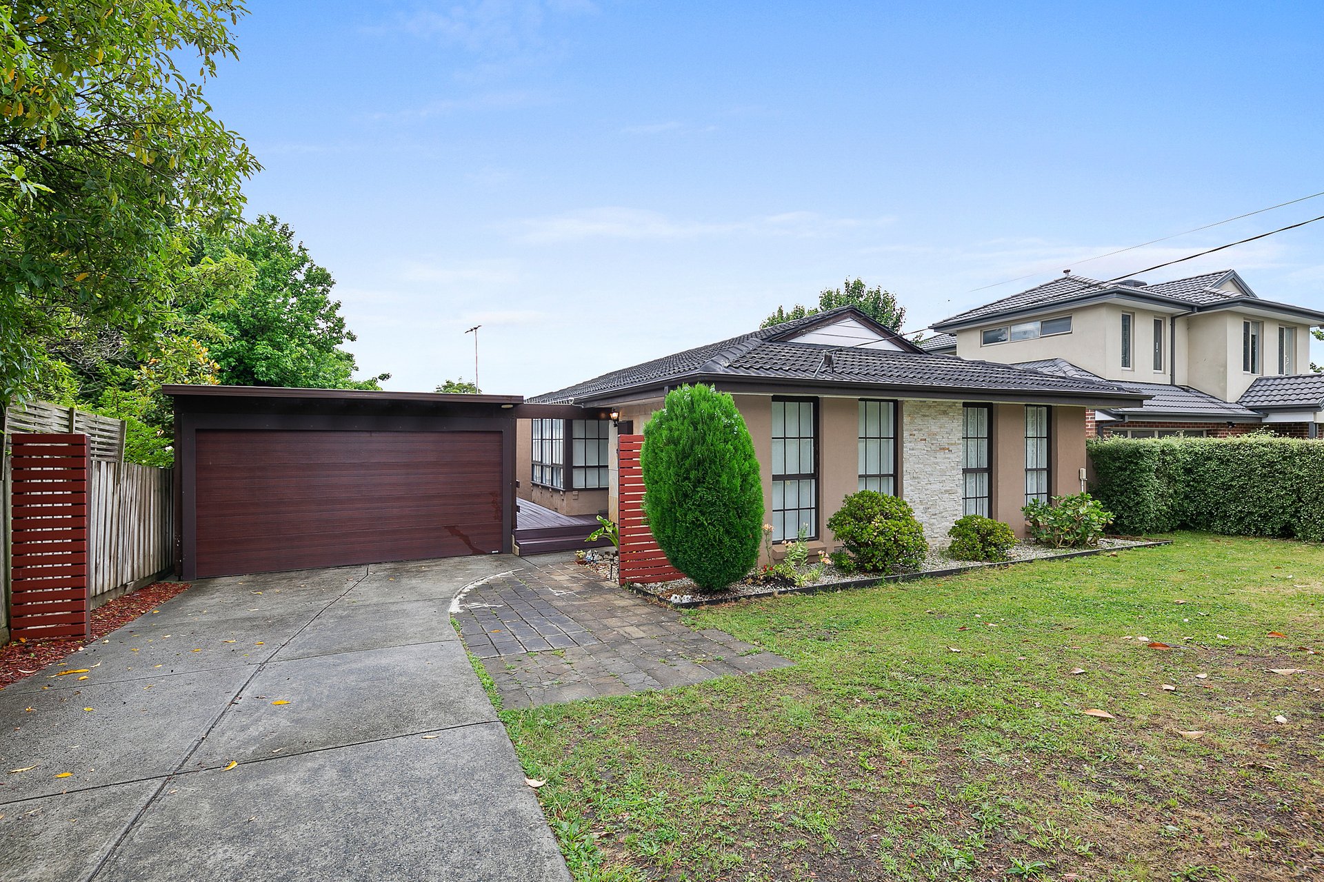 18 Highfield Road, Doncaster East image 1