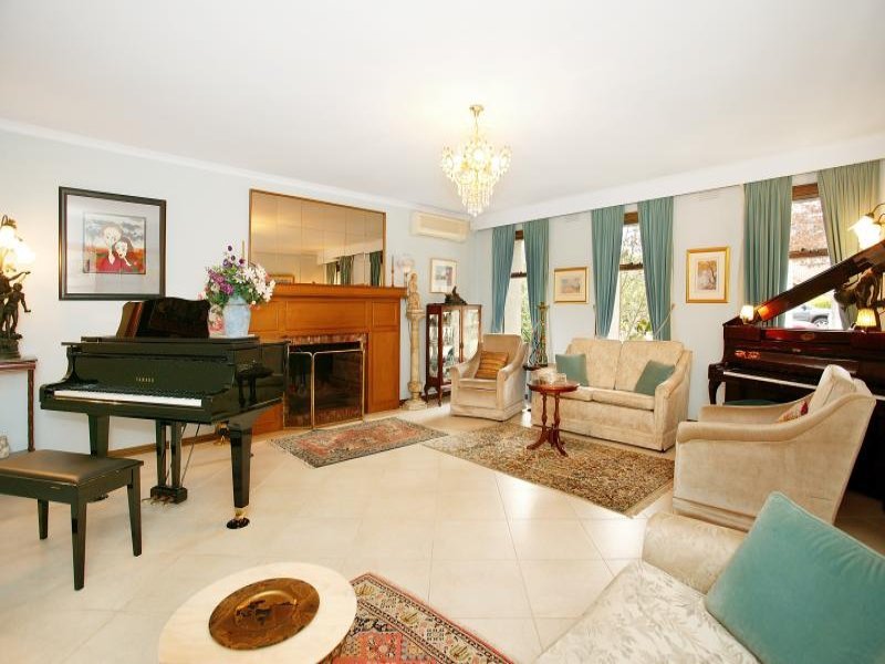 18 Highview Road, Balwyn North image 2