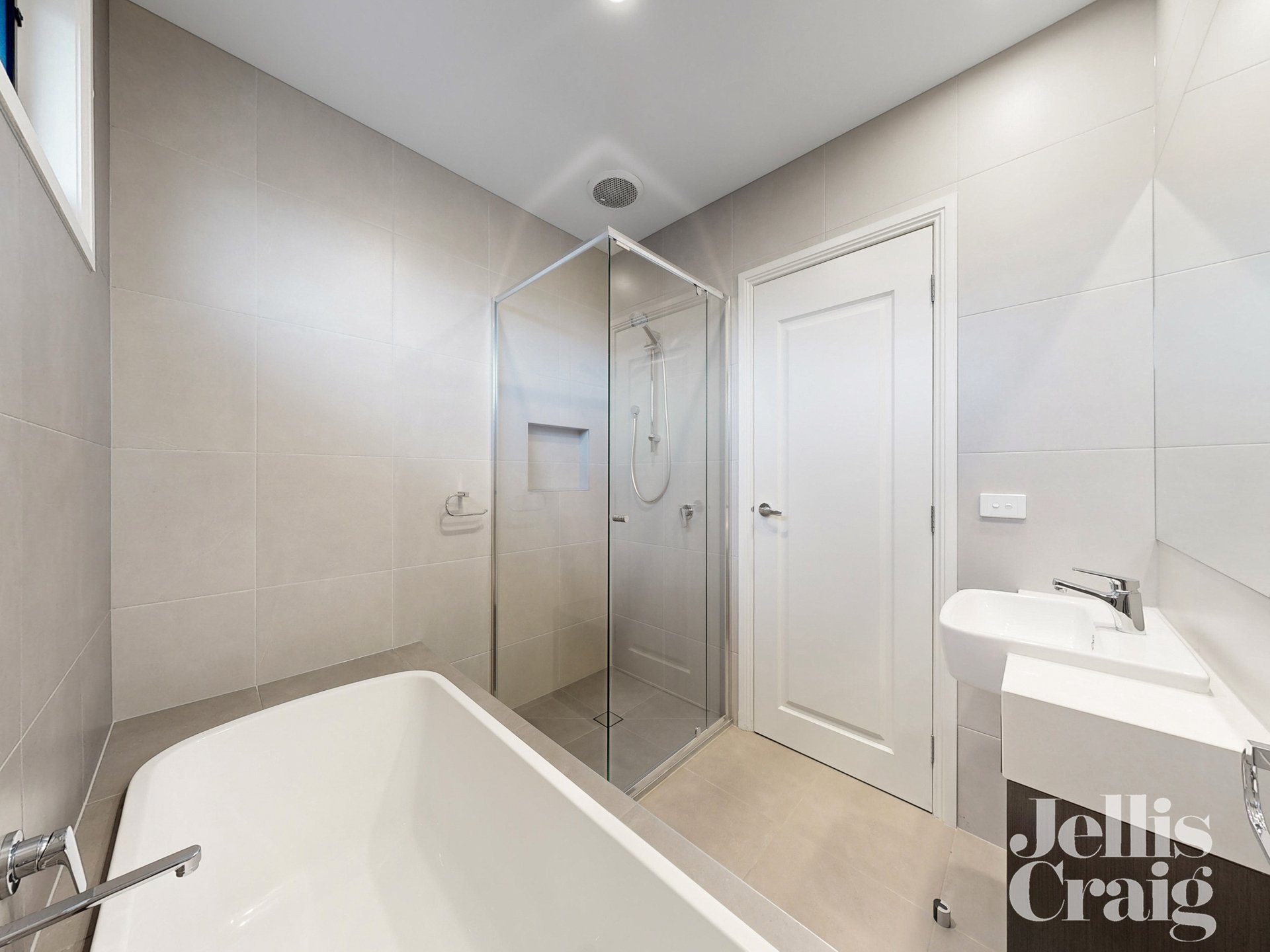 18 Hillside Crescent, Blackburn image 12