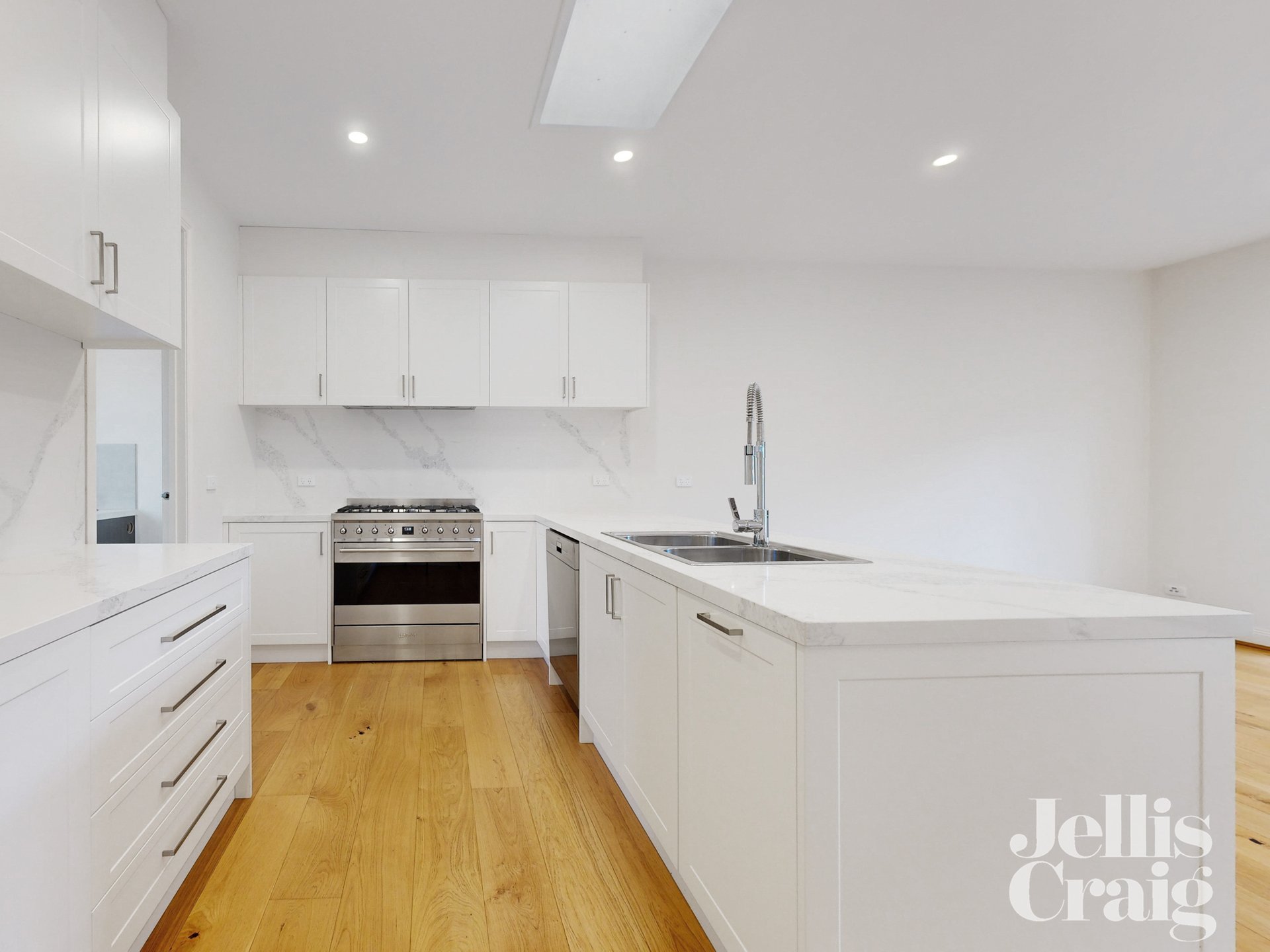 18 Hillside Crescent, Blackburn image 4