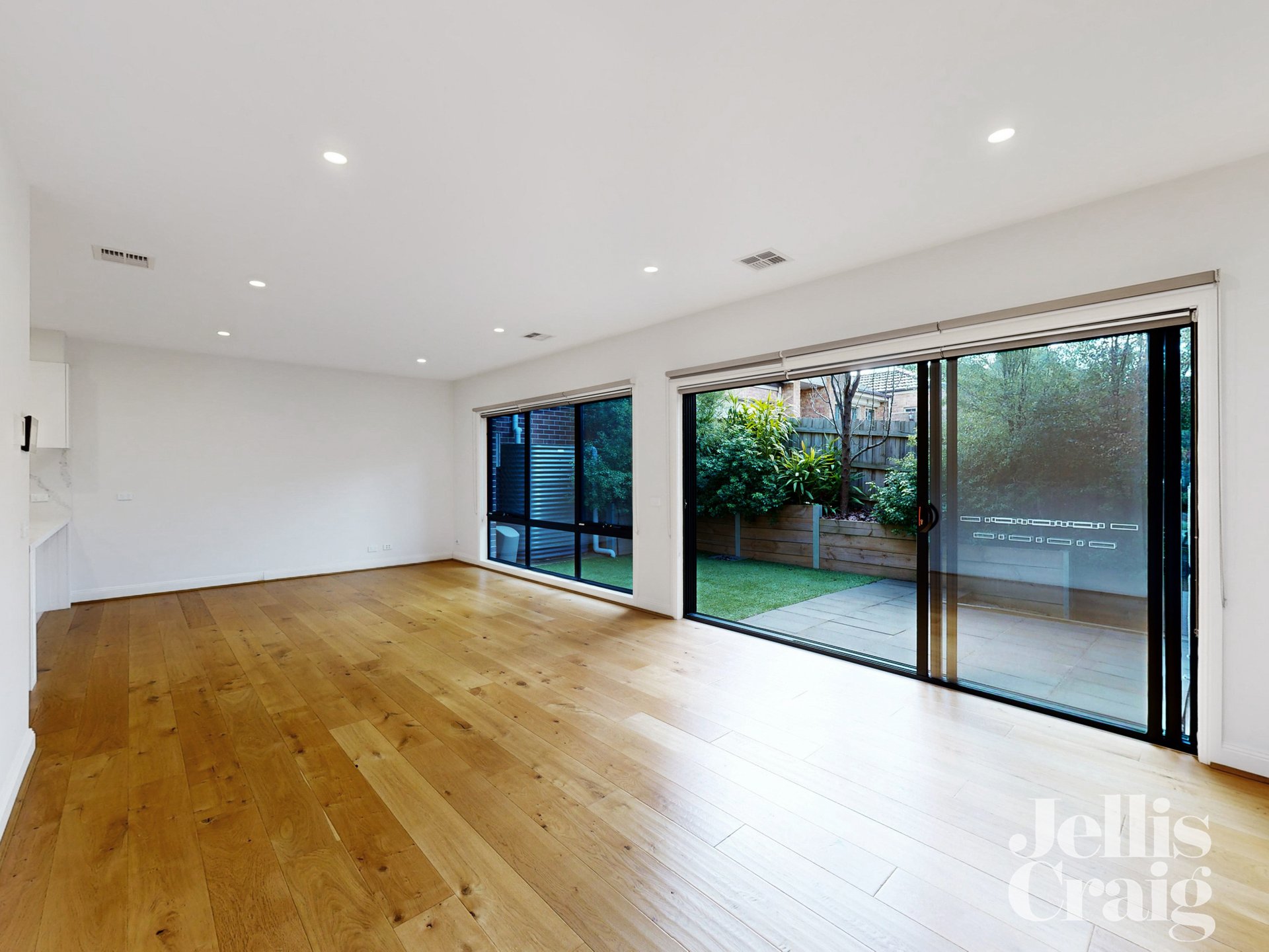 18 Hillside Crescent, Blackburn image 3