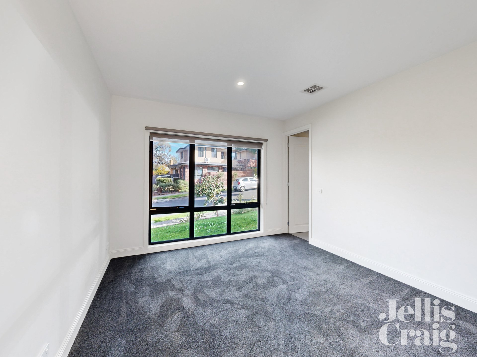 18 Hillside Crescent, Blackburn image 7