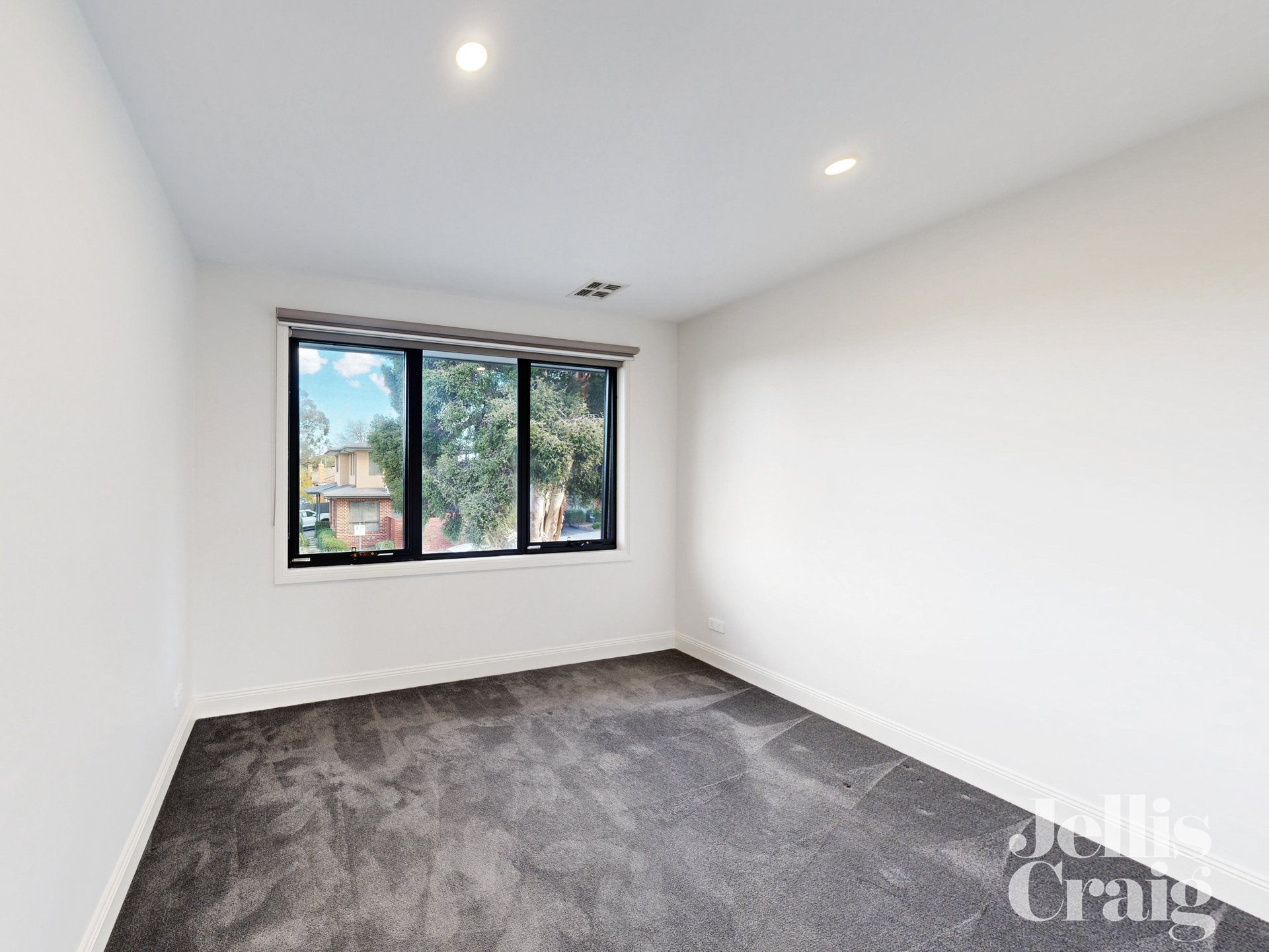 18 Hillside Crescent, Blackburn image 8