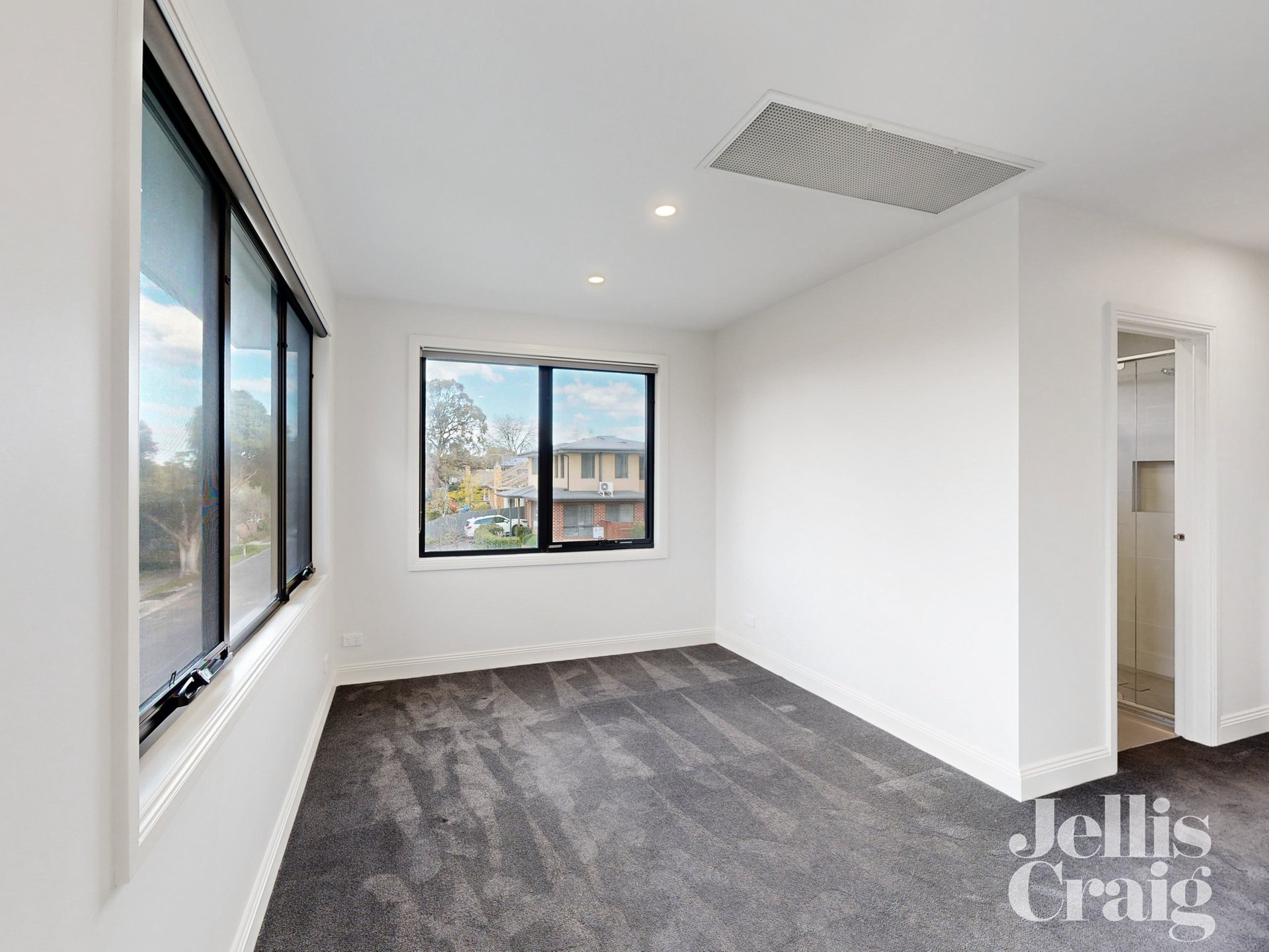 18 Hillside Crescent, Blackburn image 9