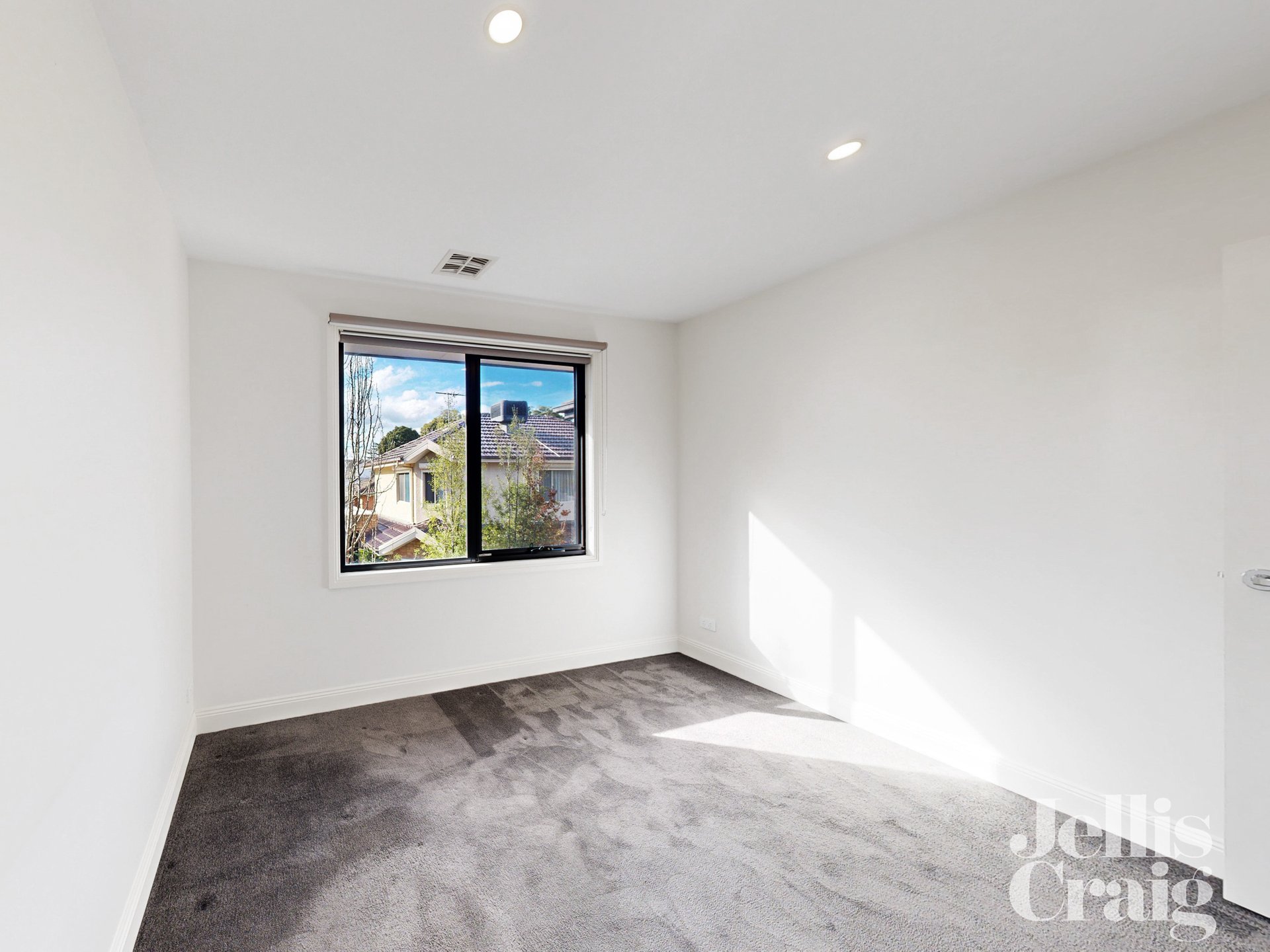 18 Hillside Crescent, Blackburn image 10