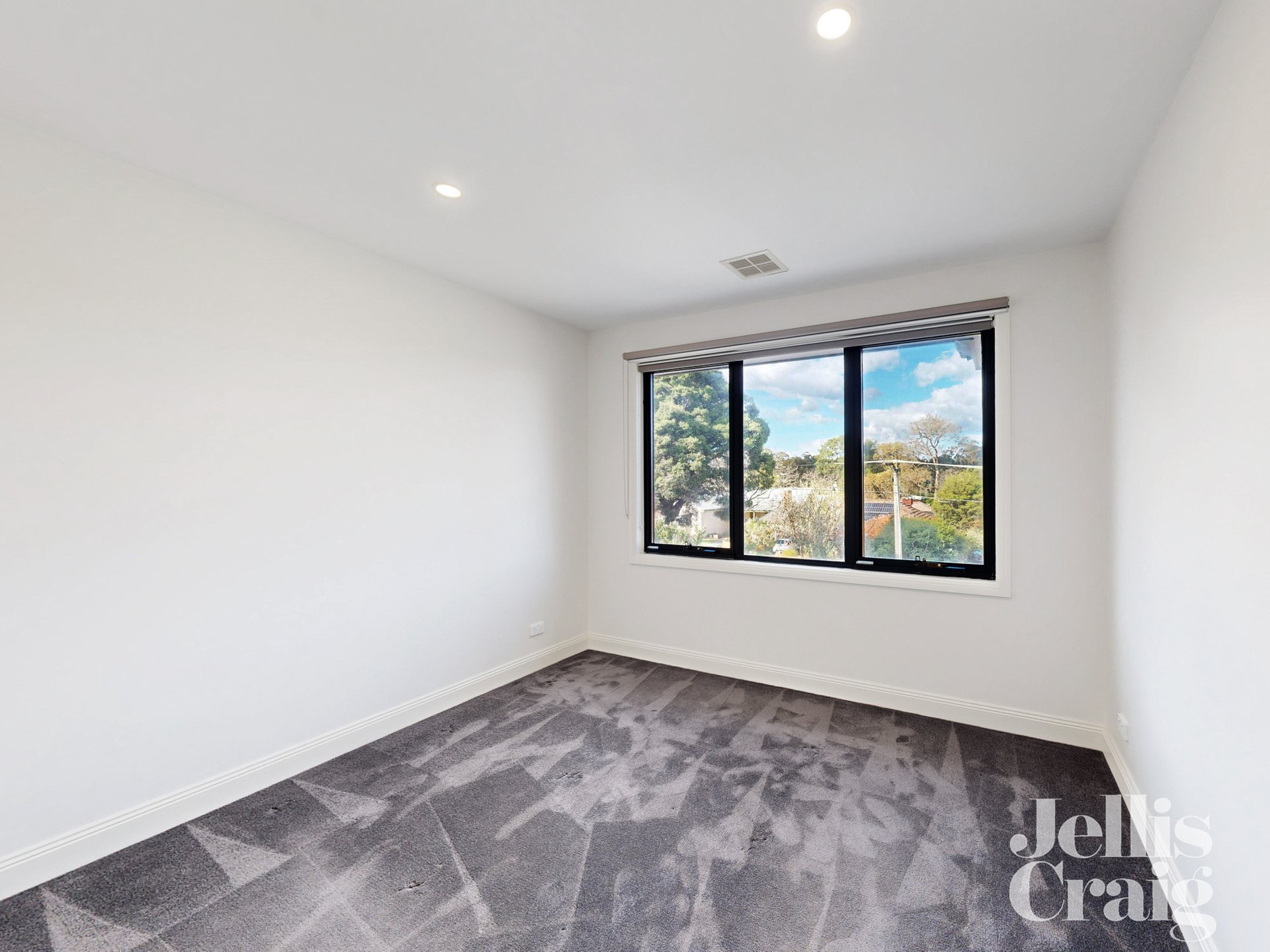 18 Hillside Crescent, Blackburn image 11