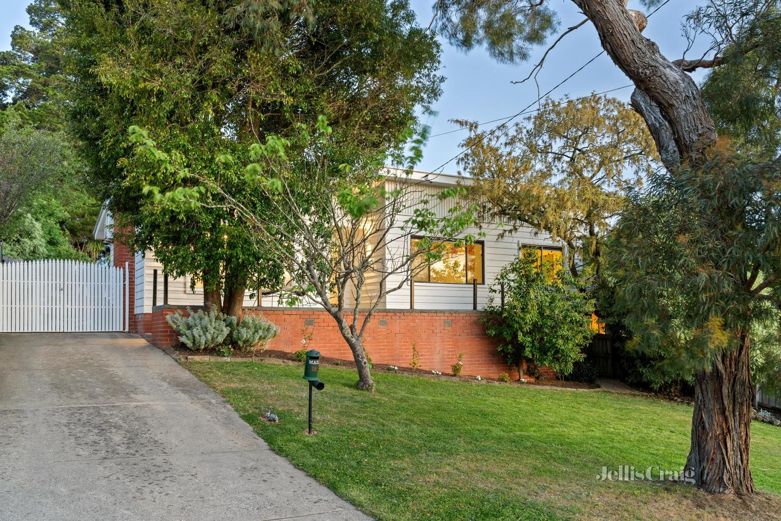 18 Hillside Drive, Ballarat North image 8