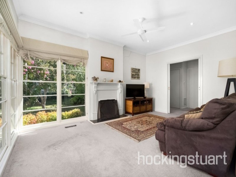 18 Hood Street, Balwyn North image 2