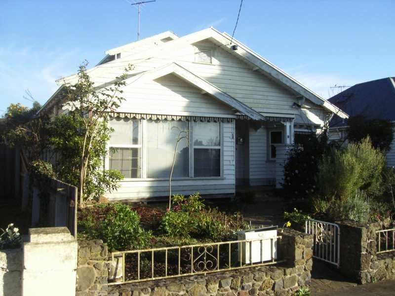 18 Humble Street, East Geelong image 1