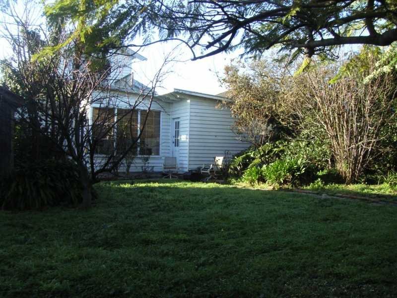 18 Humble Street, East Geelong image 2