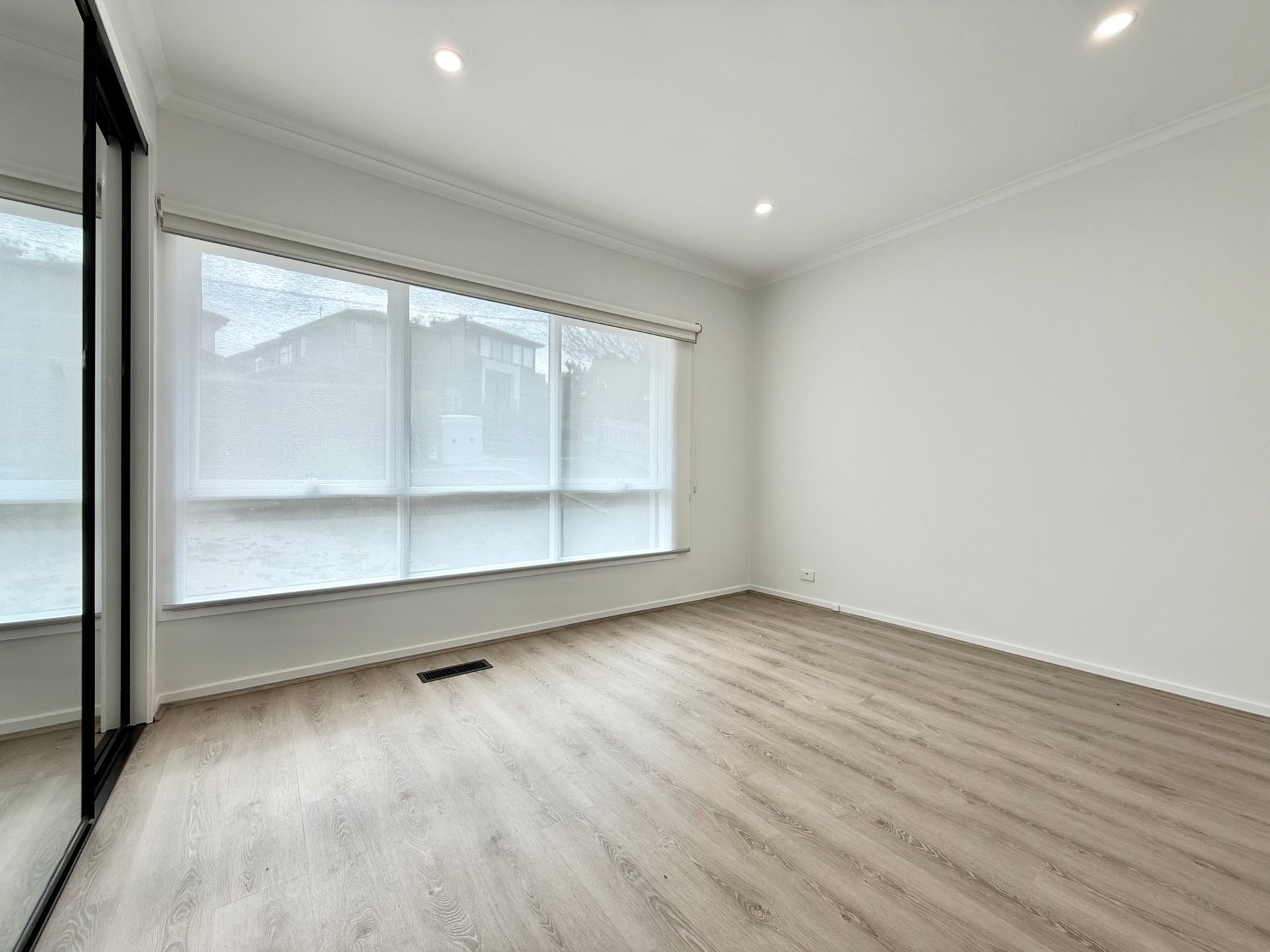 1/8 Ireland Avenue, Doncaster East image 6