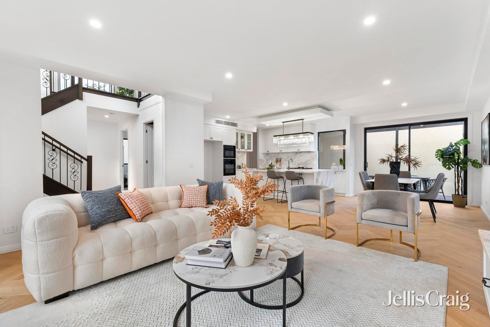 1/8 Ivanhoe Street, Glen&nbsp;Waverley image 2