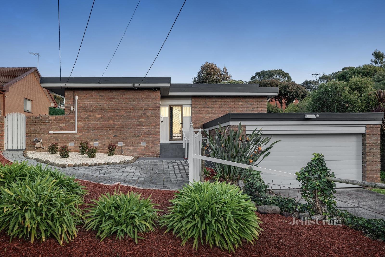 18 James Avenue, Mitcham image 1