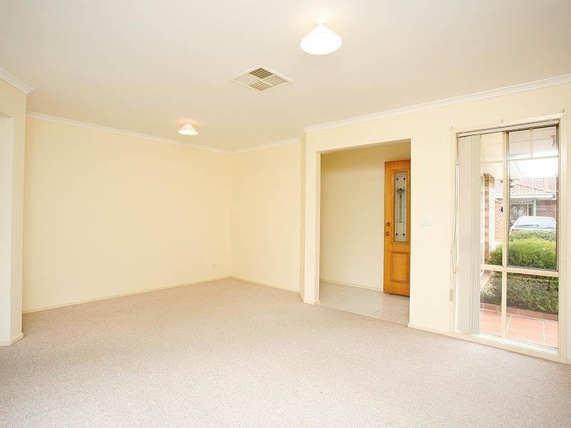 1/8 James Street, Ringwood image 2