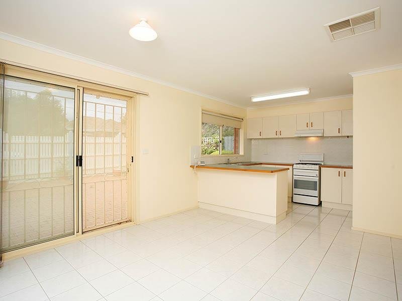 1/8 James Street, Ringwood image 3