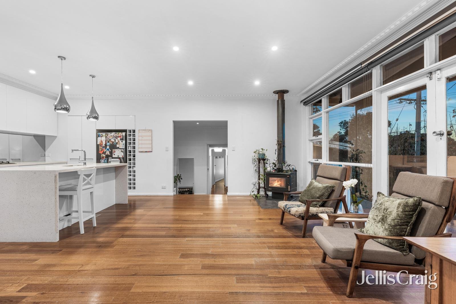 18 Jeffrey Street, Mount Waverley image 2