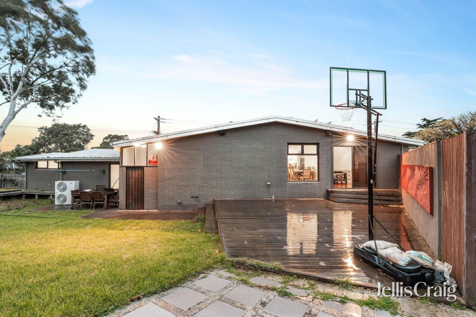 18 Jeffrey Street, Mount Waverley image 9