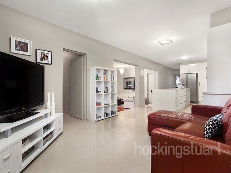18 Jocelyn Avenue, Balwyn North image 3