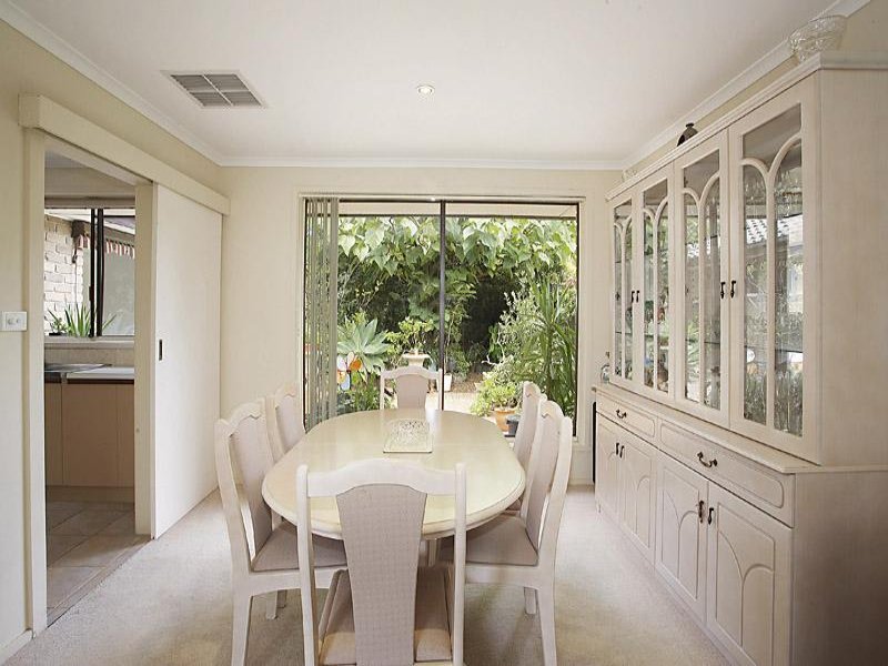 18 Jonathan Avenue, Burwood East image 3