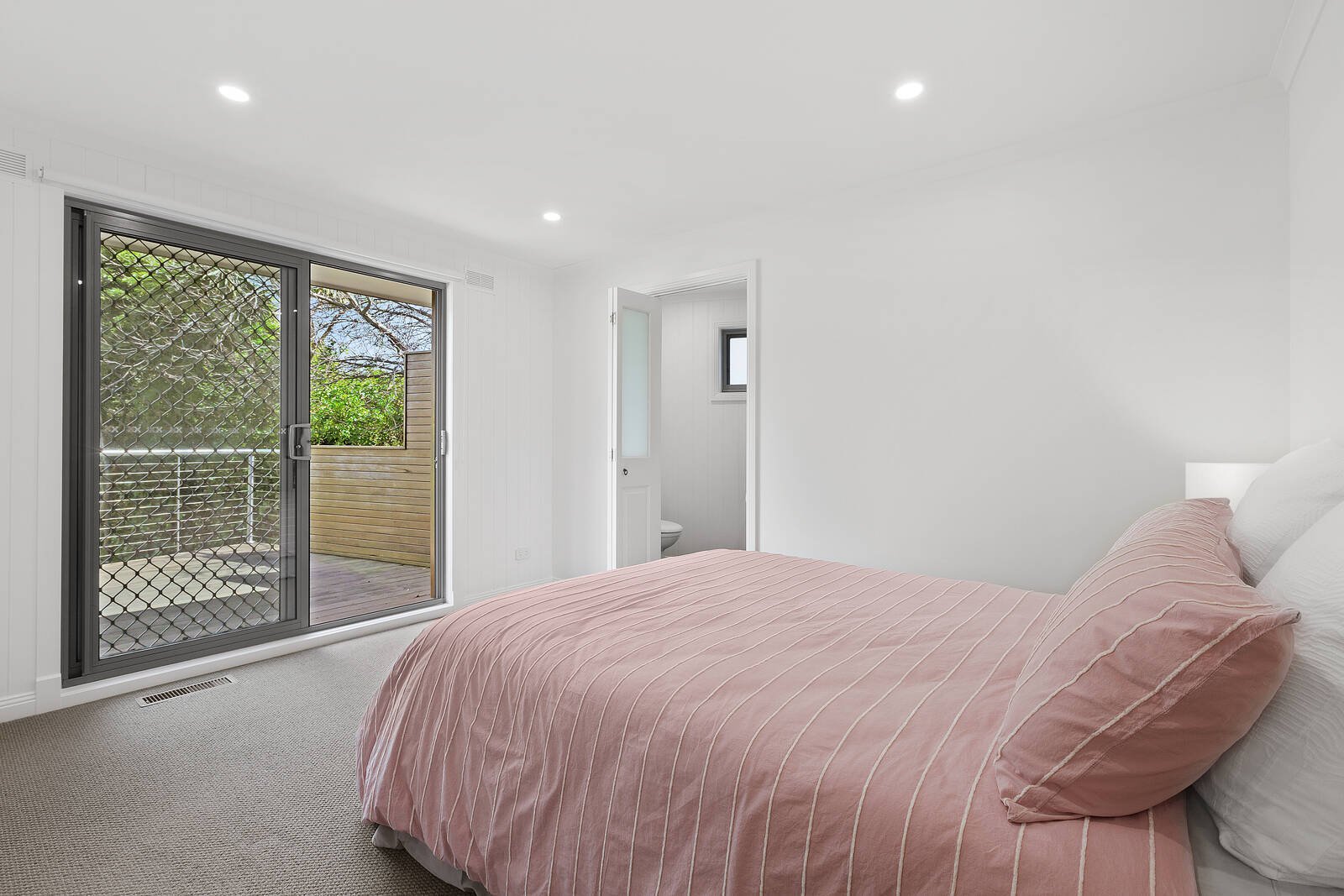 Property Gallery Thumbnail 6