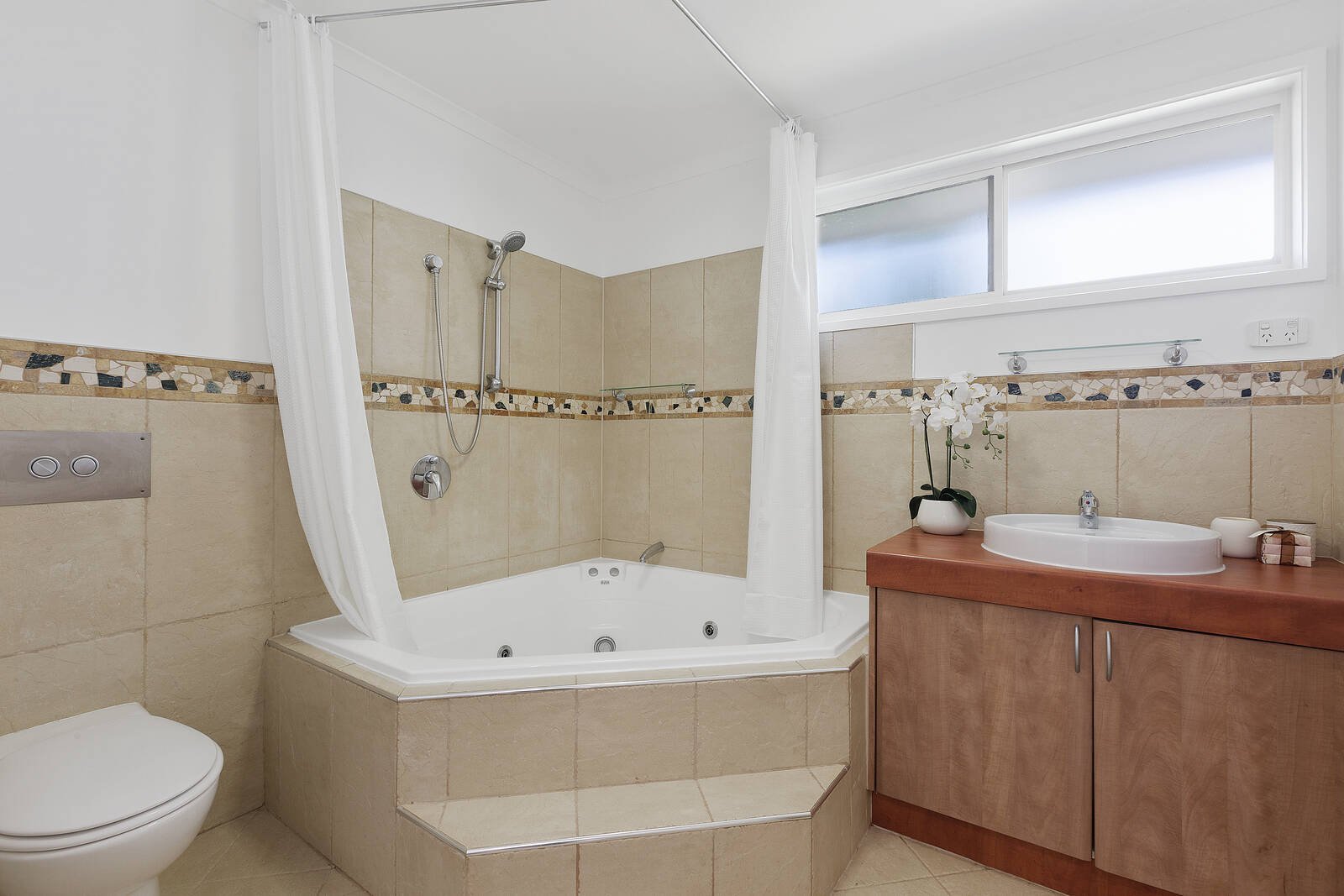 Property Gallery Thumbnail 8