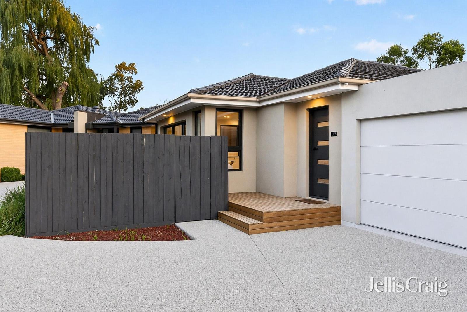 1/8 Kathy Court, Mooroolbark image 1