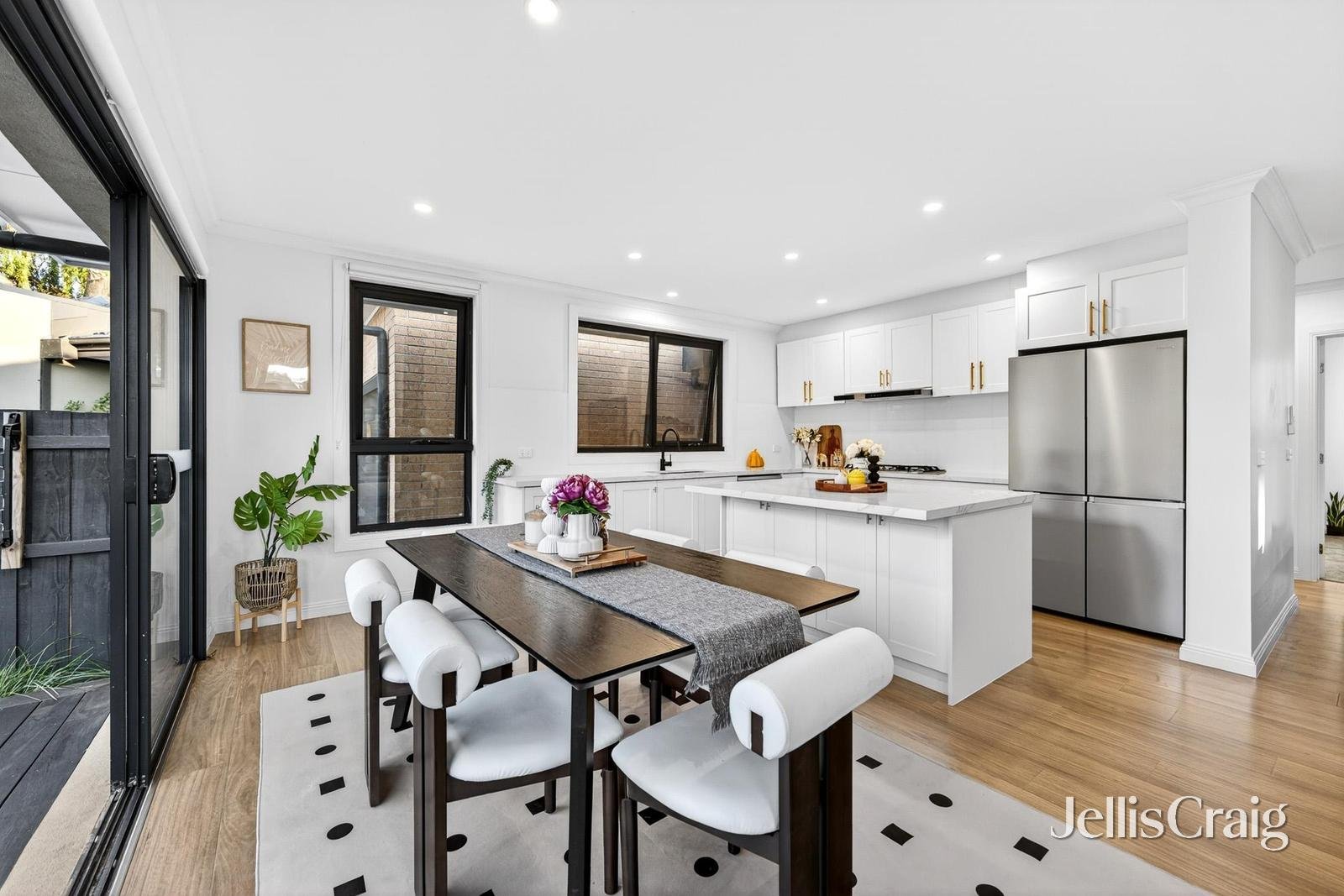 1/8 Kathy Court, Mooroolbark image 2