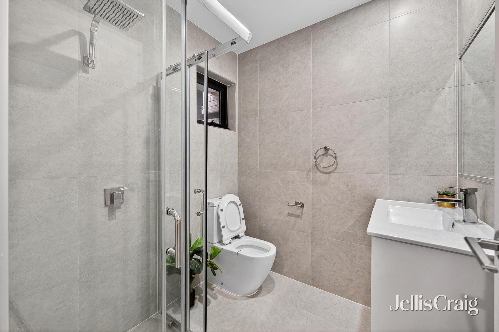 1/8 Kathy Court, Mooroolbark image 9