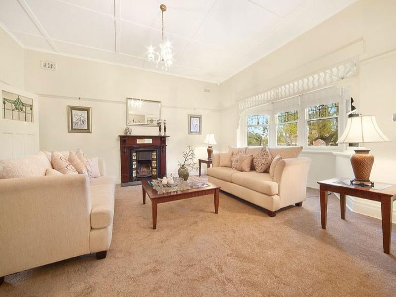 18 Kennealy Street, Surrey Hills image 2