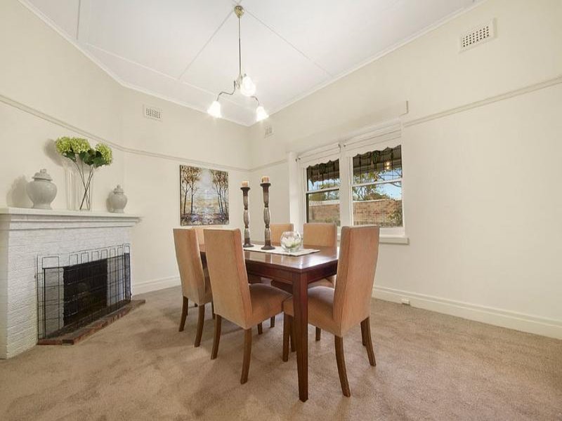 18 Kennealy Street, Surrey Hills image 3