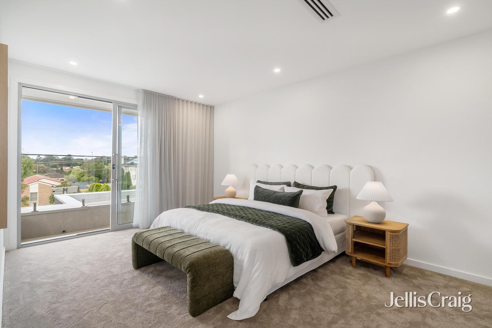 18 King Street, Doncaster East image 8