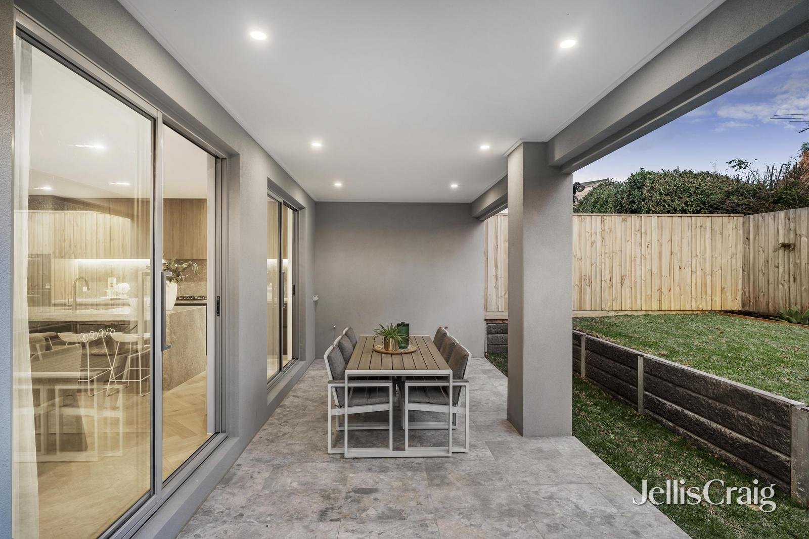 18 King Street, Doncaster East image 14