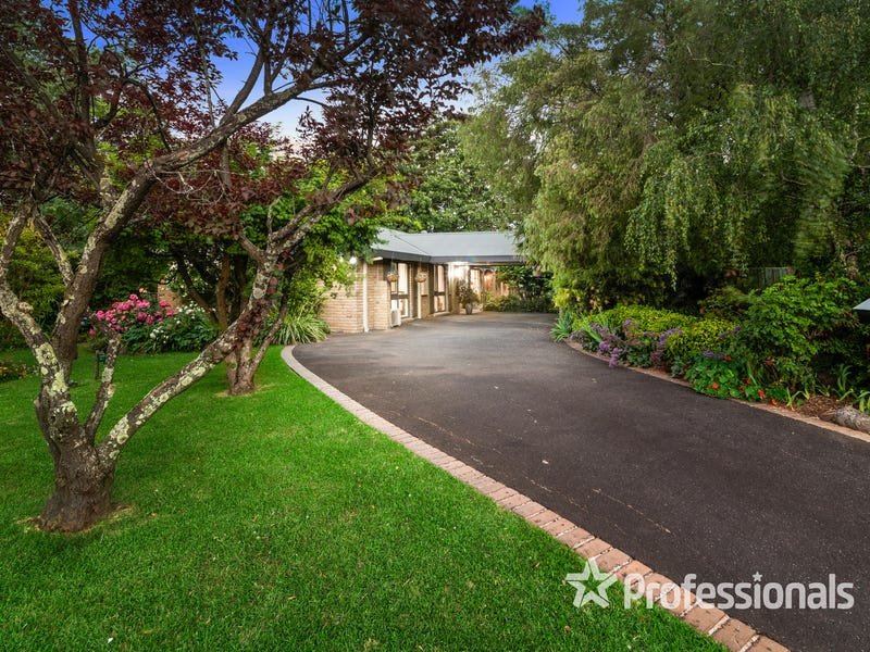 18 Kingswood Drive, Chirnside Park image 1