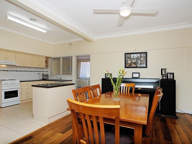 1/8 Kirk Street, Ringwood image 3