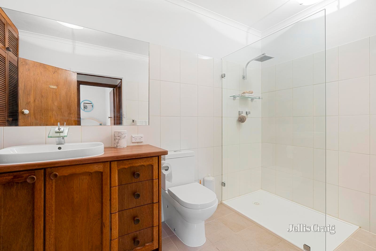 18 Koonung Street, Balwyn North image 7