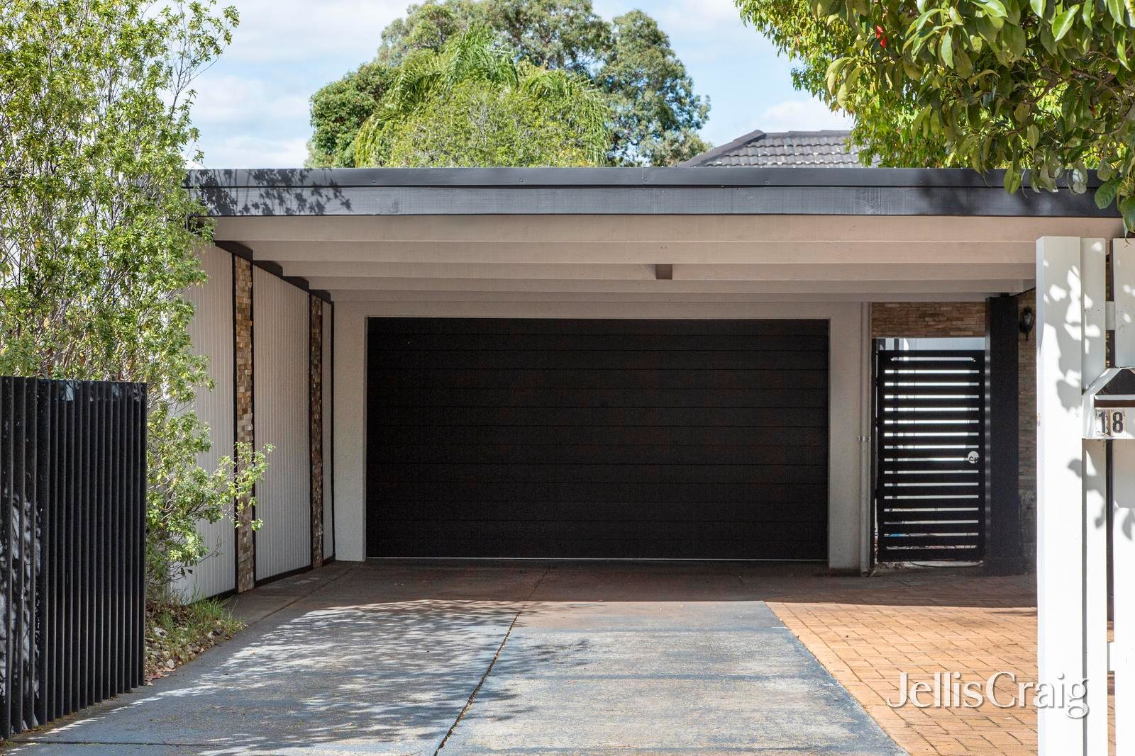 18 Leach Street, Briar&nbsp;Hill image 3