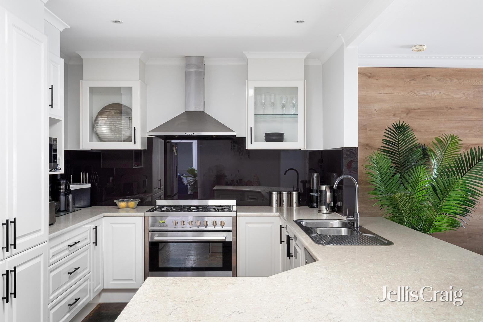 18 Leach Street, Briar&nbsp;Hill image 4