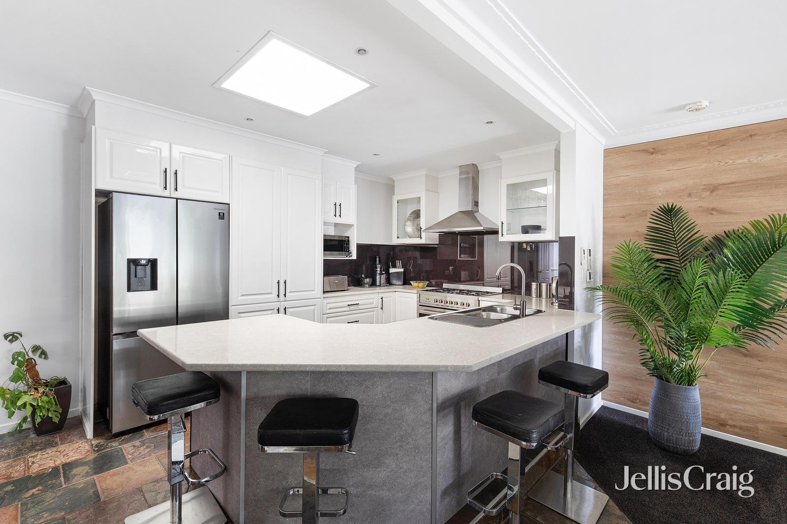 18 Leach Street, Briar&nbsp;Hill image 5