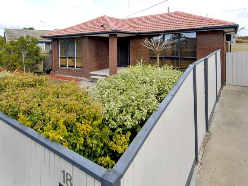 18 Lindsay Street, Newcomb image 1